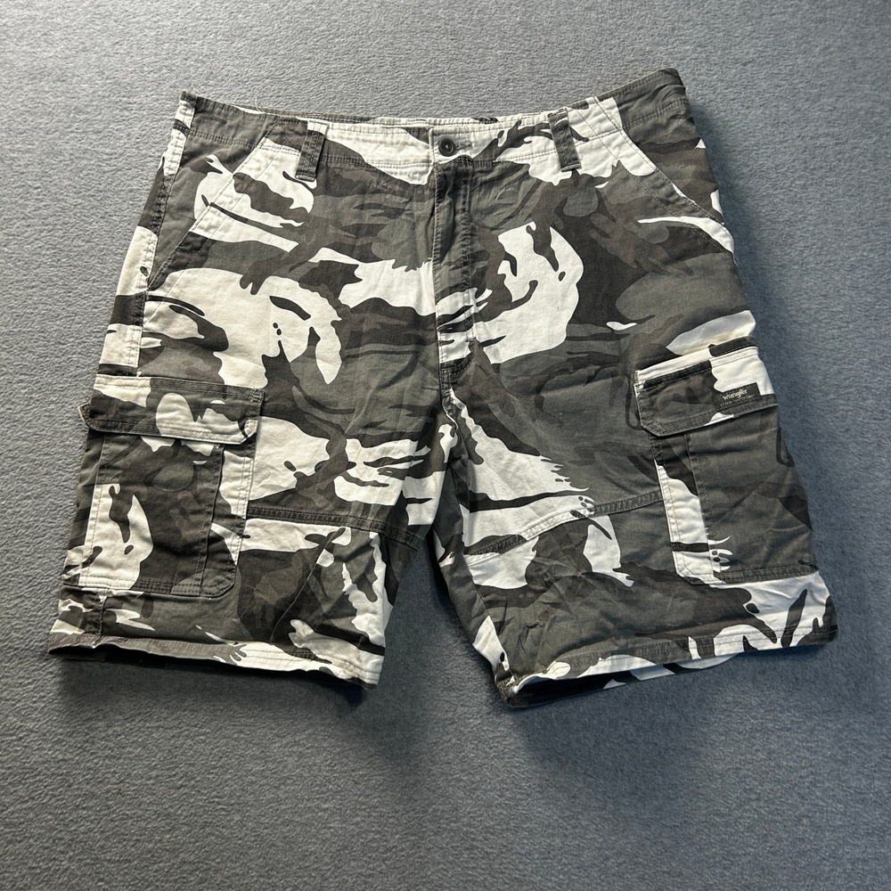 Cargo‎ Shorts Mens Gray Camouflage Size 40 Relaxed Fit Stretch Wrangler